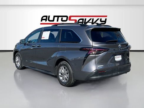 Used 2024 Toyota Sienna XLE w/ XLE Plus Package image 5