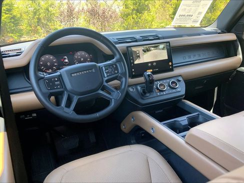 Certified 2025 Land Rover Defender 110 X-Dynamic SE AWD/4WD image 17