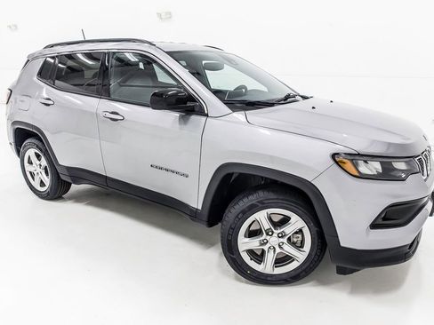 Used 2023 Jeep Compass Latitude image 11