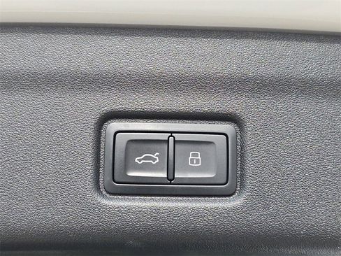 Certified 2025 Audi Q6 e-tron Premium w/ Convenience Package image 13