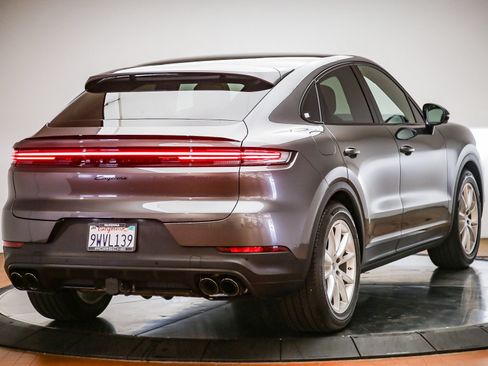 Certified 2025 Porsche Cayenne Coupe AWD/4WD image 7