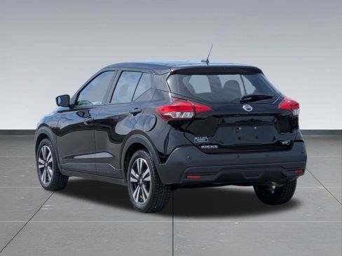 Used 2020 Nissan Kicks SV FWD image 3