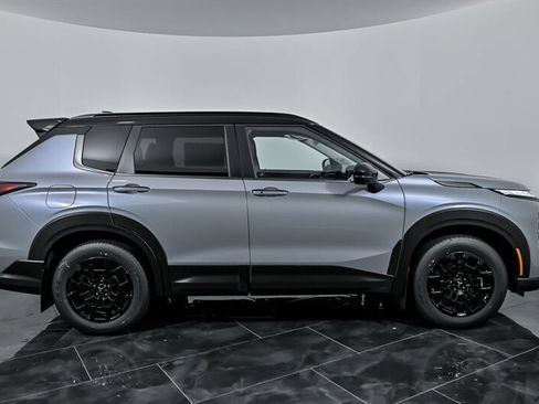 New 2025 Mitsubishi Outlander AWD image 9