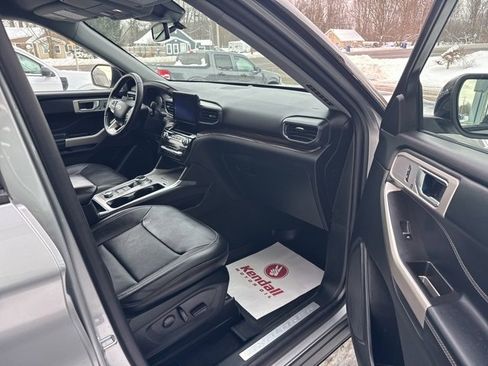 Used 2023 Ford Explorer Limited image 9