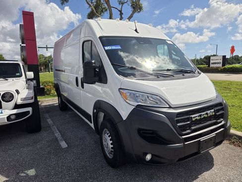 Used 2025 RAM ProMaster 2500 w/ Convenience Group FWD image 2