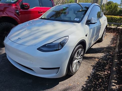 Used 2023 Tesla Model Y Long Range image 11