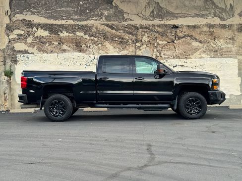 Used 2018 Chevrolet Silverado 2500 LTZ w/ Midnight Edition AWD/4WD image 4