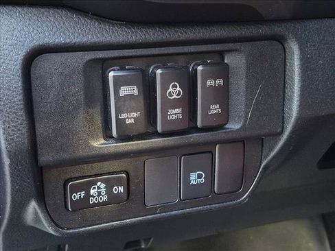 Used 2019 Toyota Tacoma SR5 RWD image 11