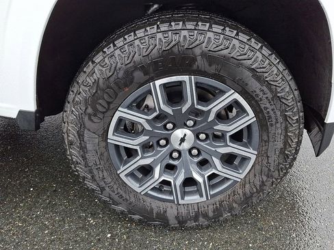 Used 2025 Chevrolet Colorado Z71 image 8