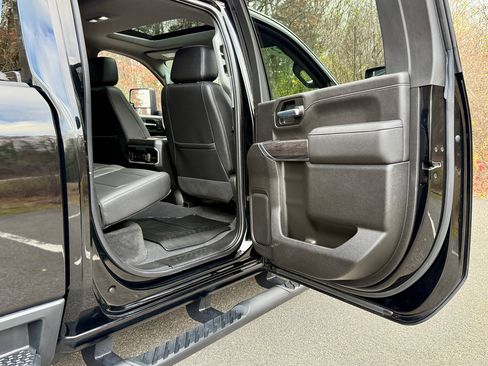 Used 2022 Chevrolet Silverado 2500 LTZ w/ LTZ Plus Package image 36