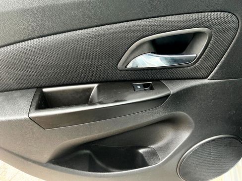 Used 2014 Chevrolet Cruze LT image 15