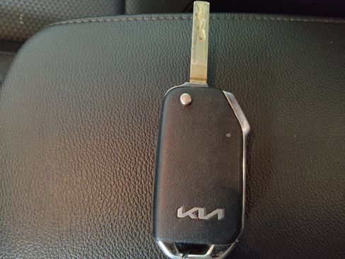 Used 2025 Kia Soul LX image 32