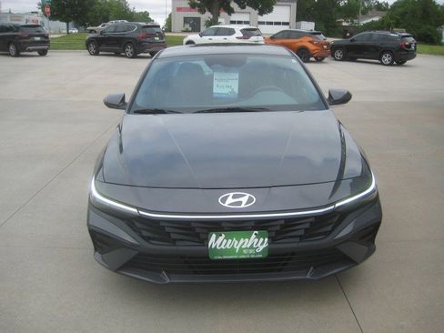 Used 2024 Hyundai Elantra SEL FWD image 3