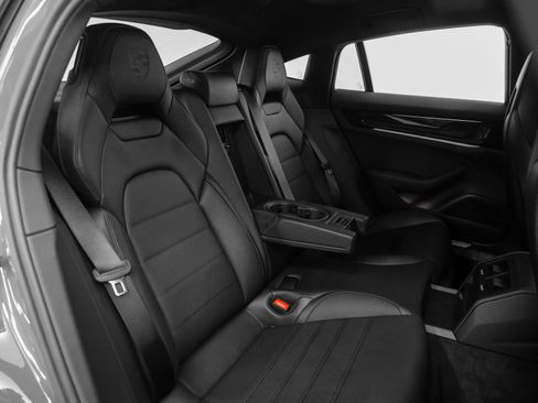 Certified 2025 Porsche Panamera 4 image 23