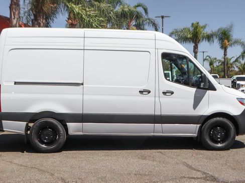Used 2025 Mercedes-Benz Sprinter 2500 image 12