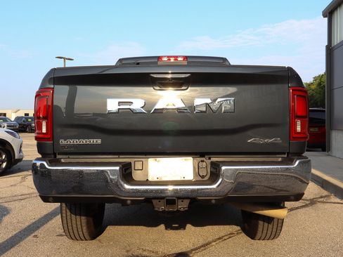 Used 2025 RAM 2500 Laramie AWD/4WD image 5