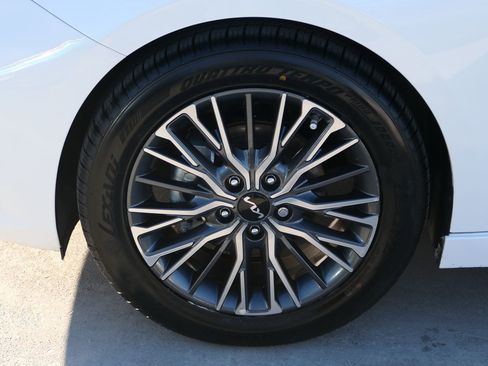 Used 2023 Kia Forte GT-Line image 10