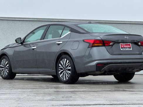 Used 2025 Nissan Altima 2.5 SV image 8