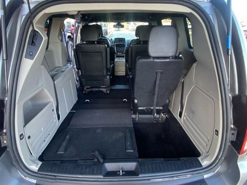 Used 2019 Dodge Grand Caravan SXT image 22
