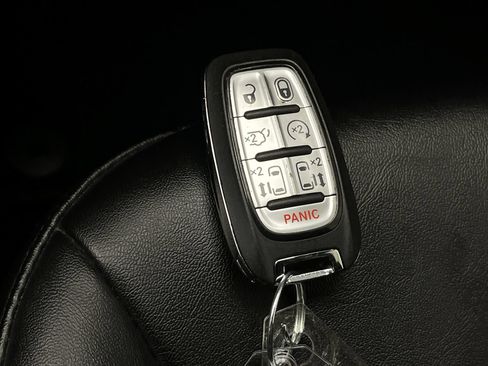 Used 2025 Chrysler Pacifica Select FWD image 27