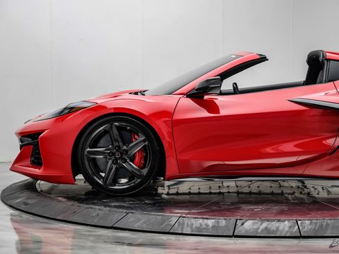 Used 2023 Chevrolet Corvette Z06 w/ Stealth Interior Trim Package RWD image 11
