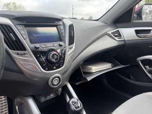 Used 2013 Hyundai Veloster w/ Style Pkg image 12