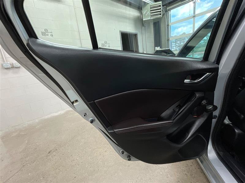 Used 2018 MAZDA MAZDA3 Touring FWD image 20