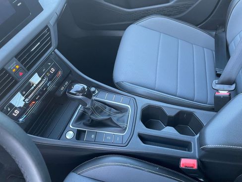 Used 2025 Volkswagen Jetta SE image 41