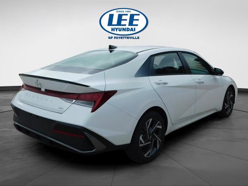New 2025 Hyundai Elantra SEL image 3