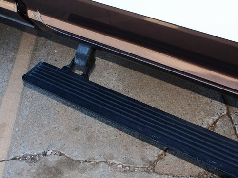 Used 2024 RAM 2500 Limited w/ Safety Group image 8