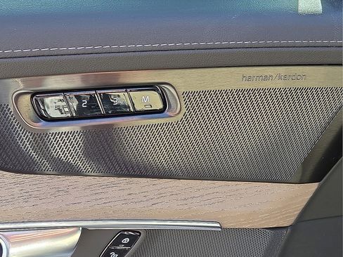 New 2026 Volvo XC90 B6 Plus w/ Protection Package Premier image 21