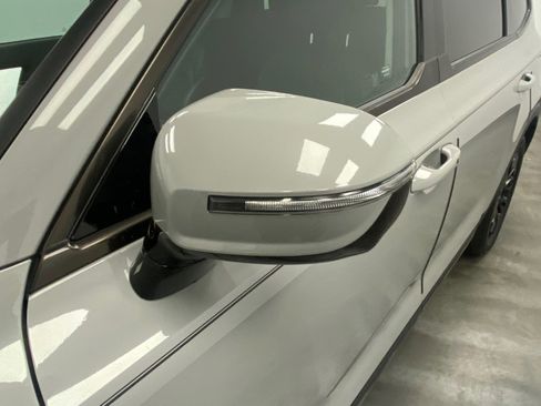 Used 2022 Kia Telluride SX w/ SX Prestige Package image 9