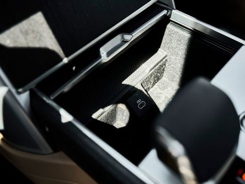 Used 2024 Land Rover Range Rover Long Wheelbase SE image 71