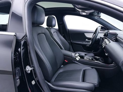 Used 2023 Mercedes-Benz CLA 250 w/ Premium Package image 37