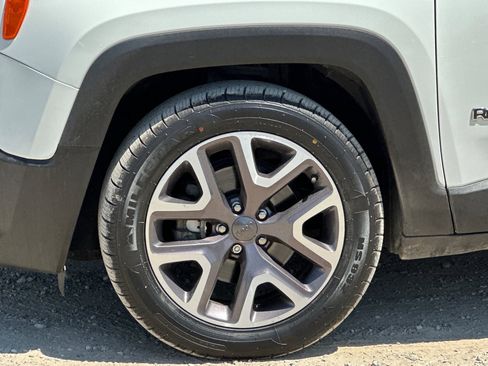 Used 2016 Jeep Renegade Latitude FWD image 25