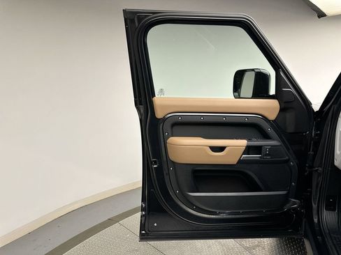 New 2026 Land Rover Defender 110 X-Dynamic SE image 21