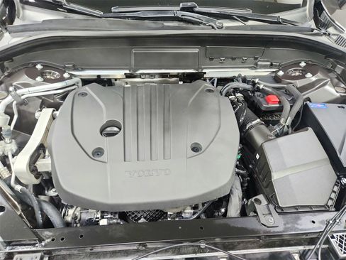 Used 2024 Volvo XC60 B5 Plus w/ Protection Package Premier image 17