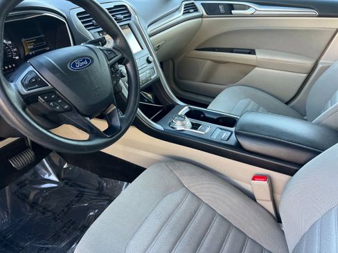Used 2019 Ford Fusion SE image 11