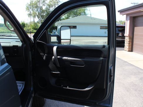 Used 2011 Chevrolet Silverado 2500 LT w/ Interior Plus Package AWD/4WD image 32