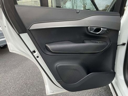 Used 2020 Volvo XC90 T8 R-Design image 2