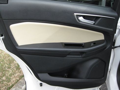 Used 2015 Ford Edge SEL w/ Equipment Group 201A image 24