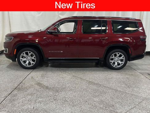 Used 2022 Jeep Wagoneer Series II w/ Flexible Seating Group AWD/4WD image 2