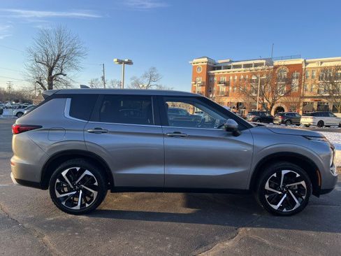 Used 2023 Mitsubishi Outlander SE image 8