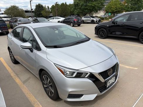 Used 2021 Nissan Versa SV FWD image 3