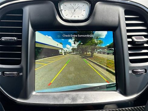 Used 2023 Chrysler 300 C image 15