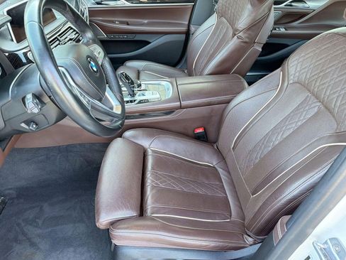 Used 2019 BMW 750i w/ Executive Package RWD image 5
