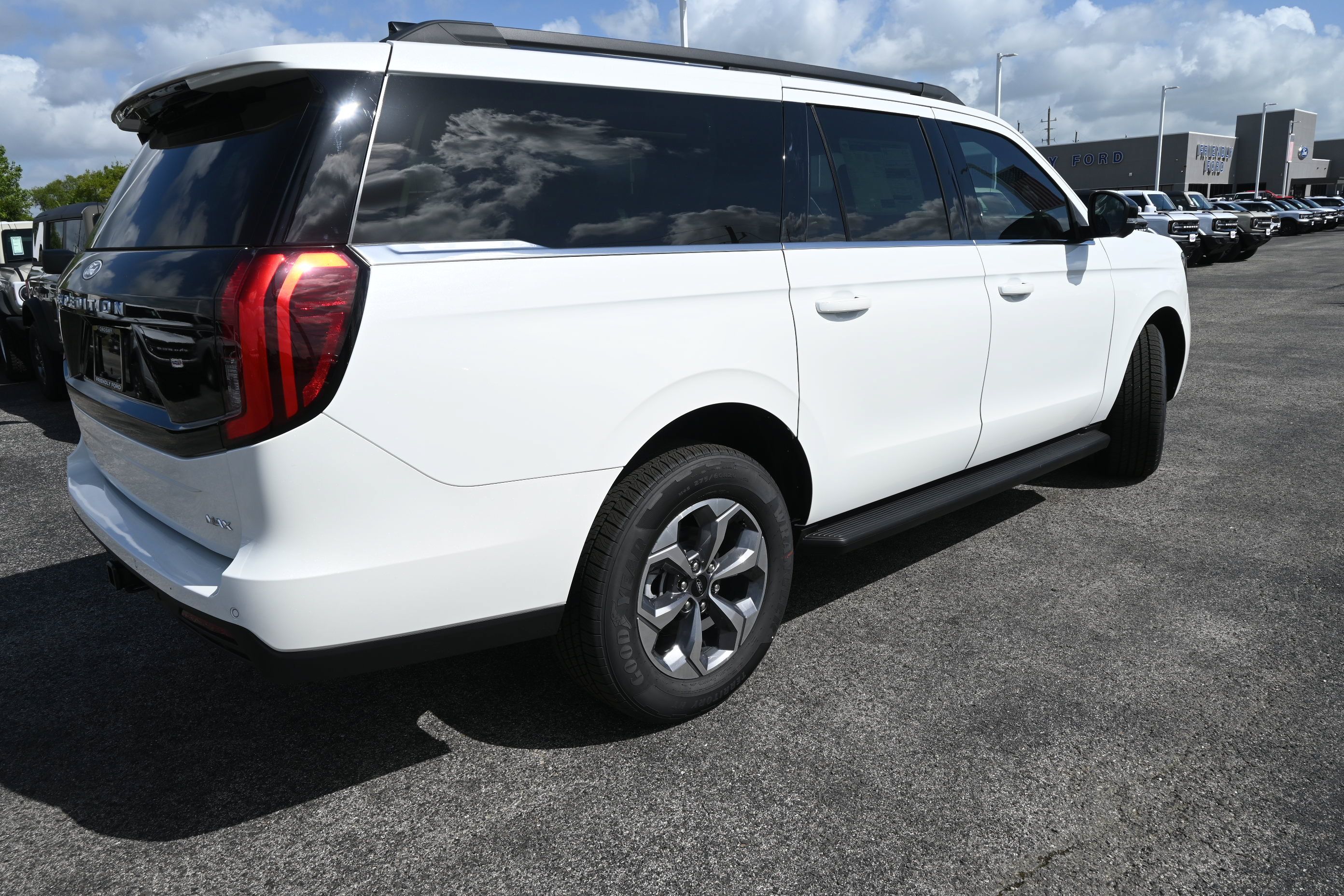 New 2027 Ford Expedition Max Active RWD image 3