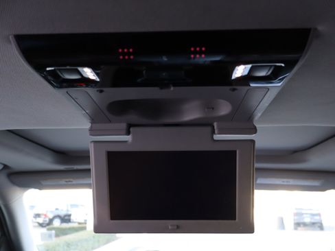 Used 2020 Chevrolet Suburban Premier w/ Premier Plus Edition image 14