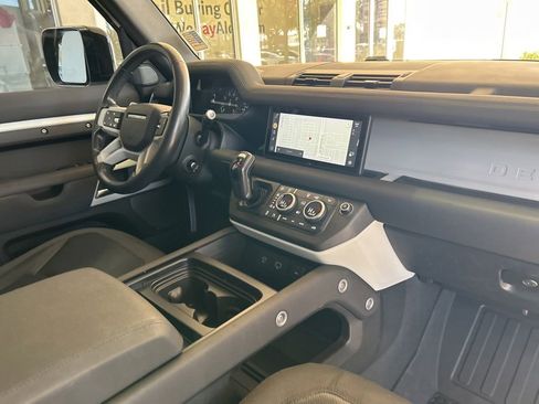 Used 2020 Land Rover Defender 110 SE image 27