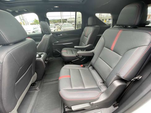 Certified 2024 Chevrolet Traverse RS image 25